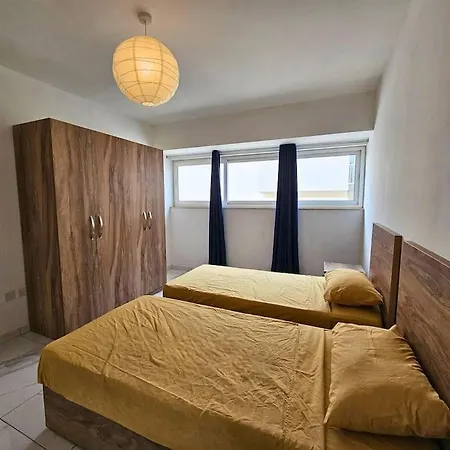 2 Bedroom Centrally Located St. Pauls Bay * 세인트폴스베이