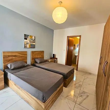 2 Bedroom Centrally Located St. Pauls Bay דירה